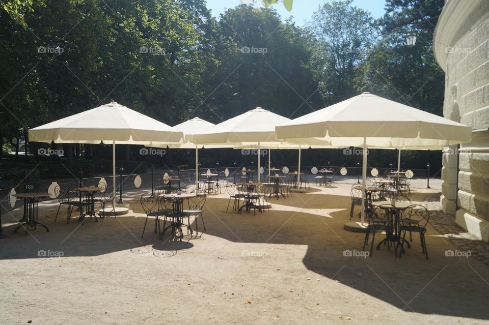 Odpoczynek pod parasolami