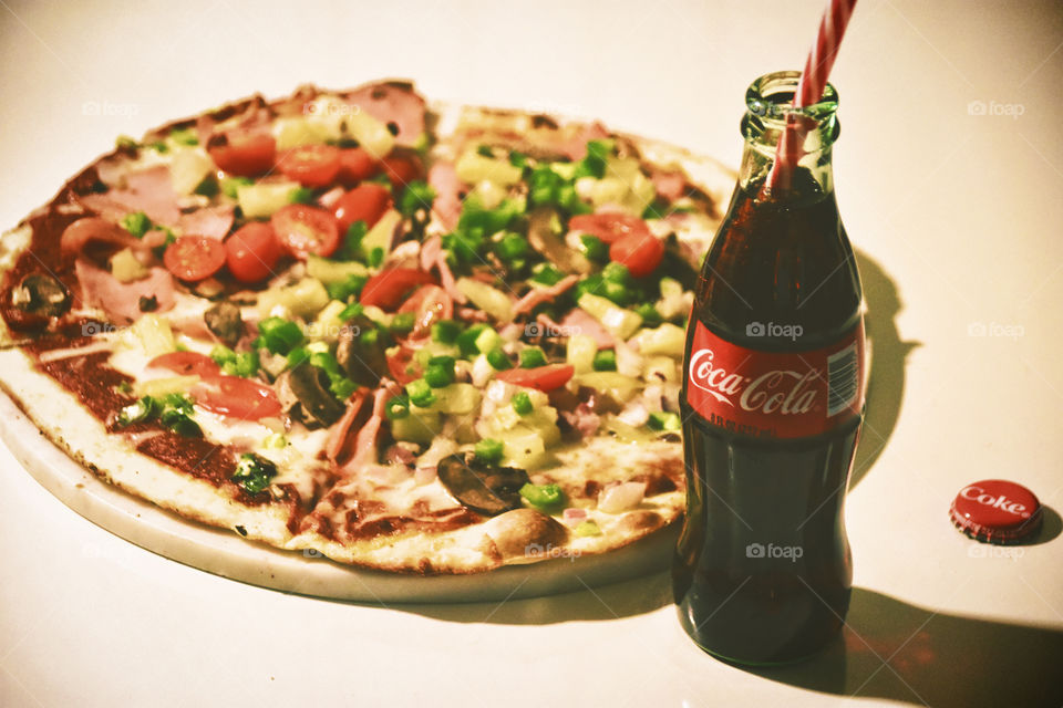 Cola and pizza 