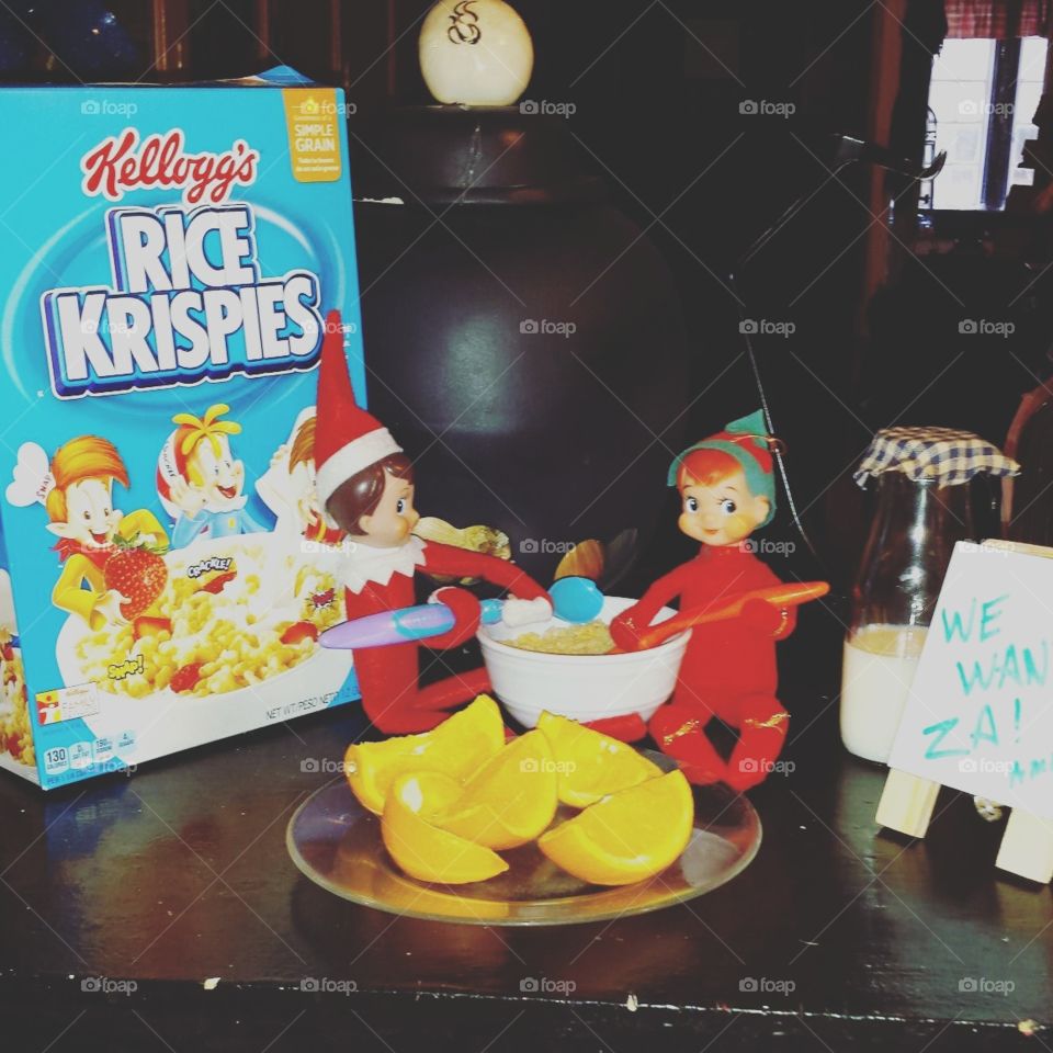 elf on shelf eating breakfast