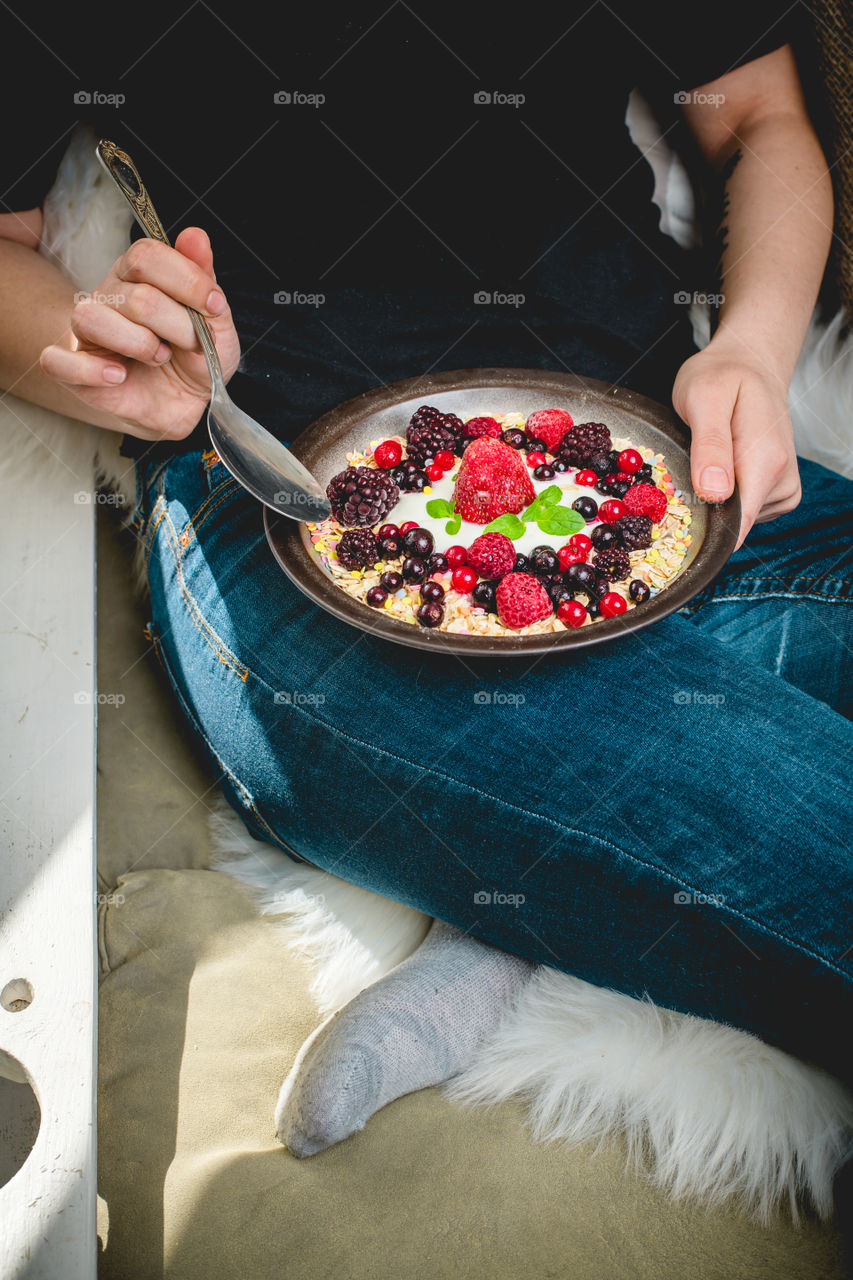 cereal breakfast with strawberies