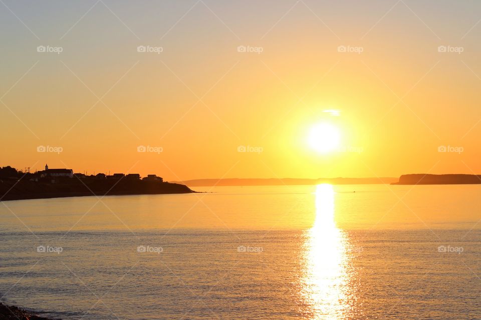 Beautiful sunset reflecting on the ocean 