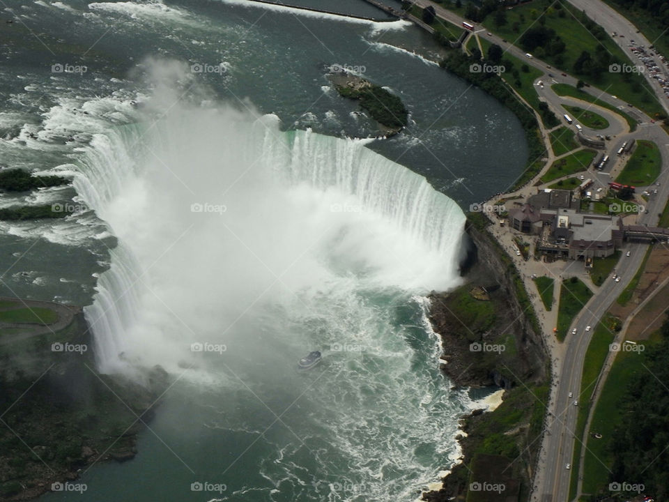 Niagra falls from the air