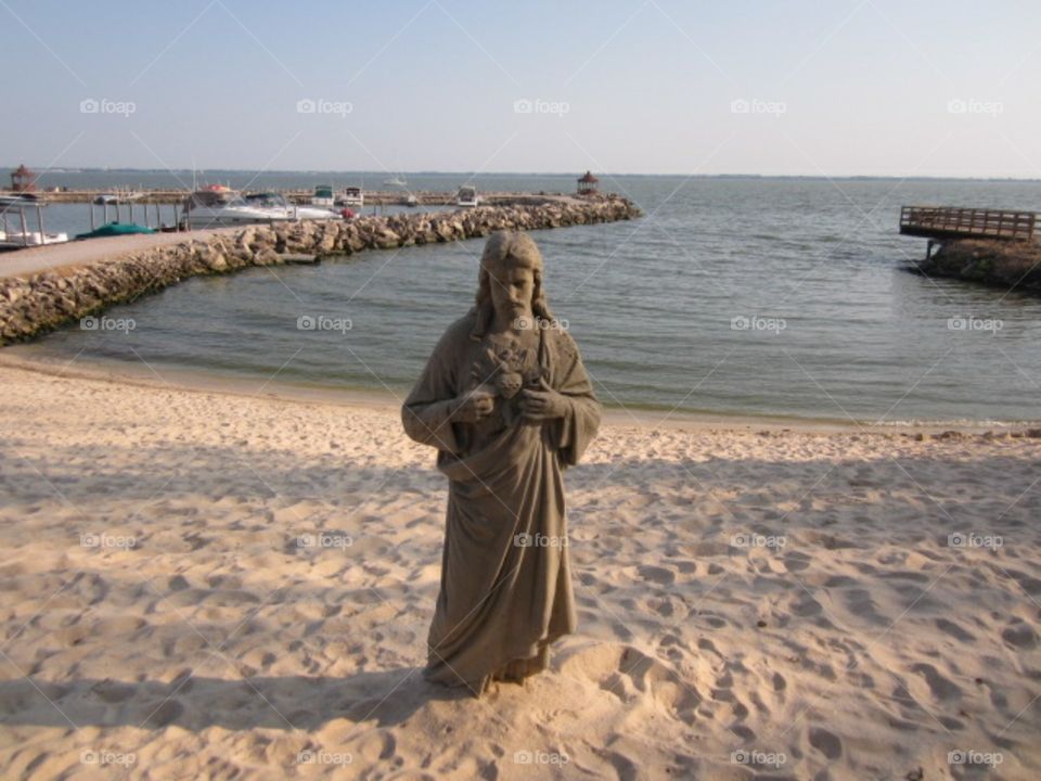 shadow of the Jesus statue