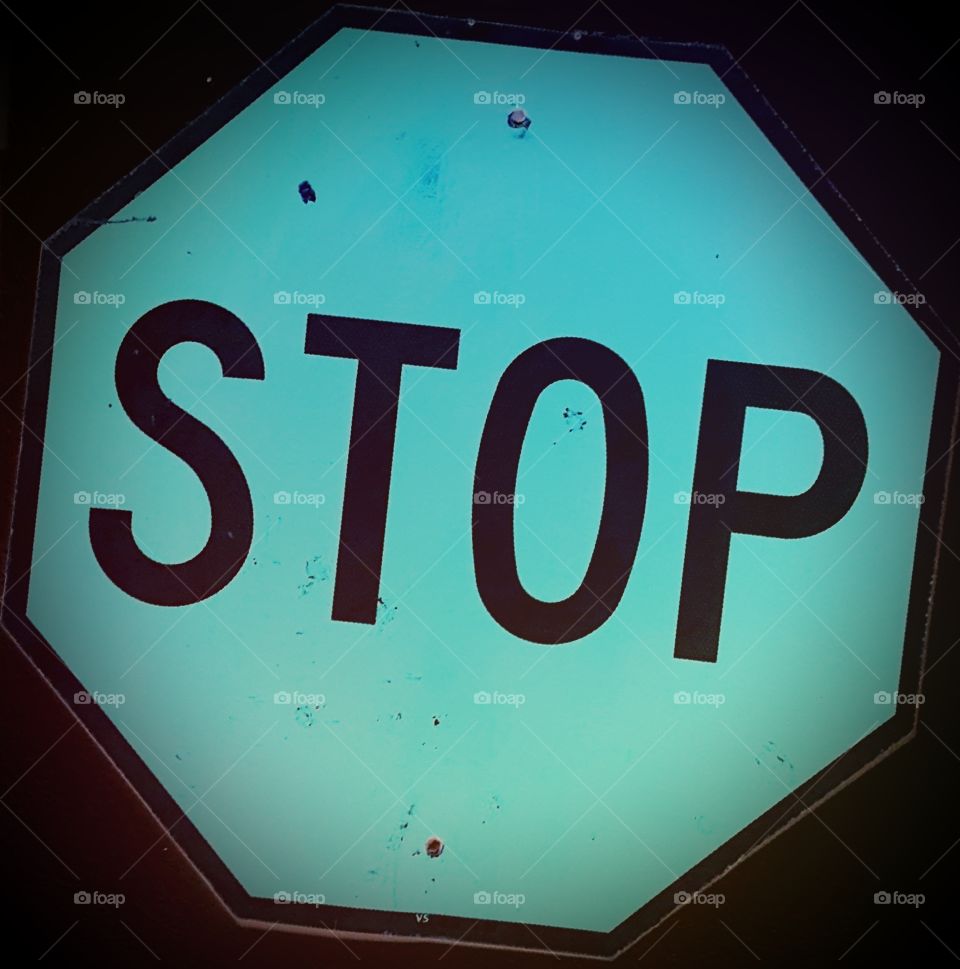 A "negative" picture of a stop sign