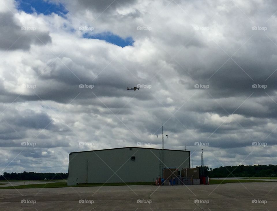 Plane coming in for landing 