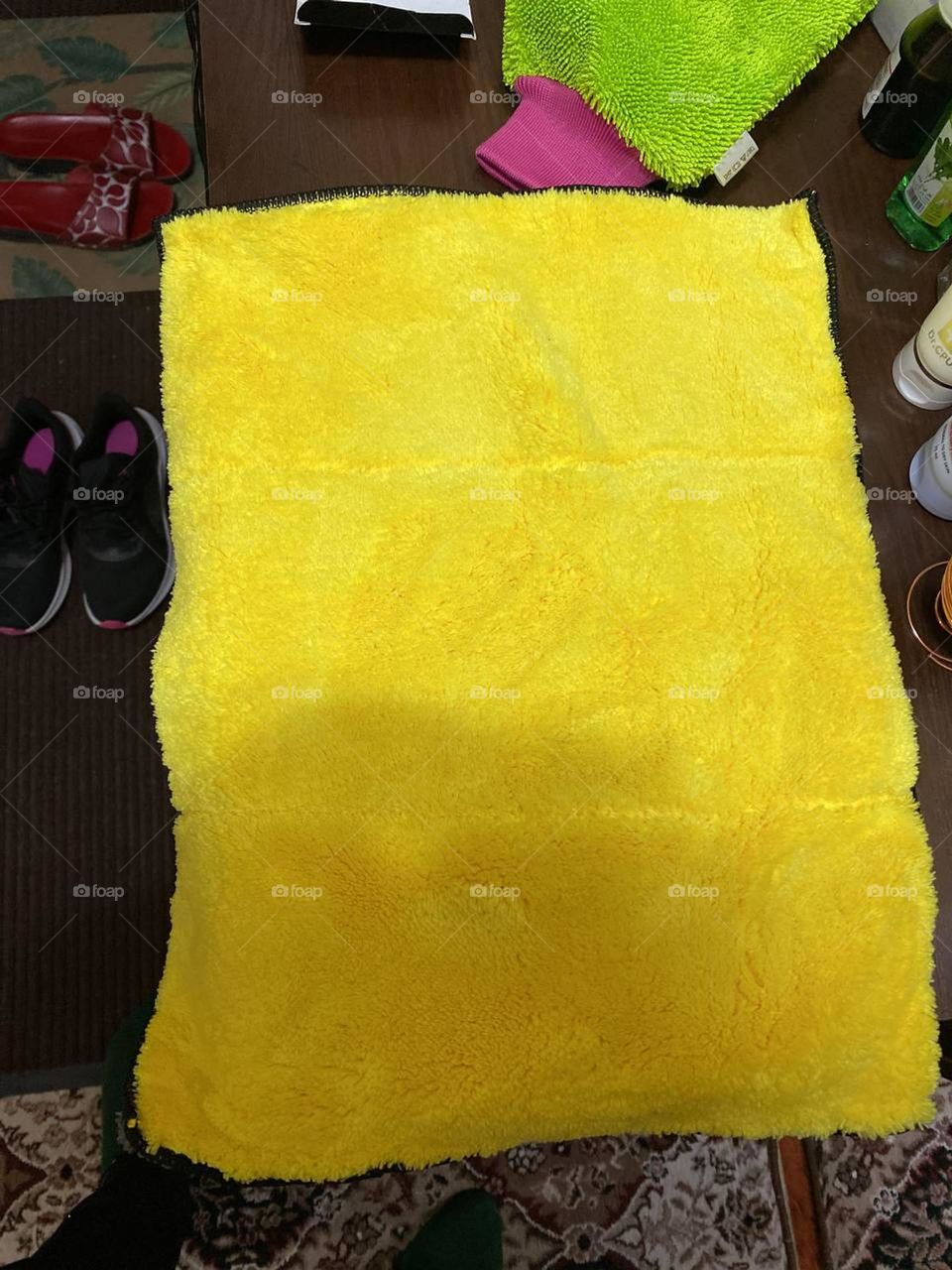 cloth
yellow