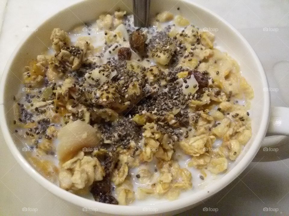 breakfast cereals with muesli and chia
