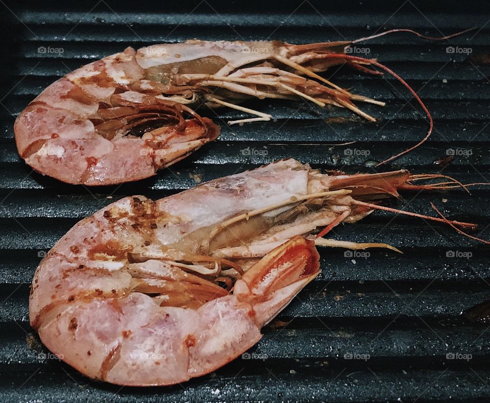 Cooking shrimp on the grill