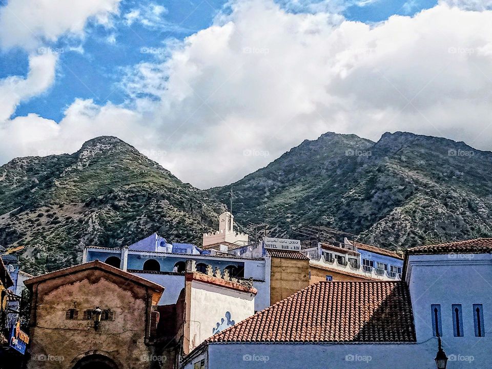 chefchaouen between mountains
