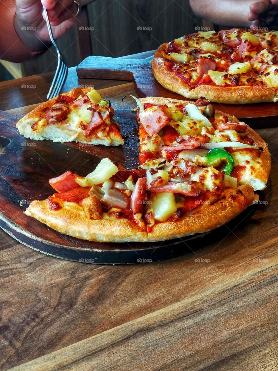 lunch picture eating pizza face to eat