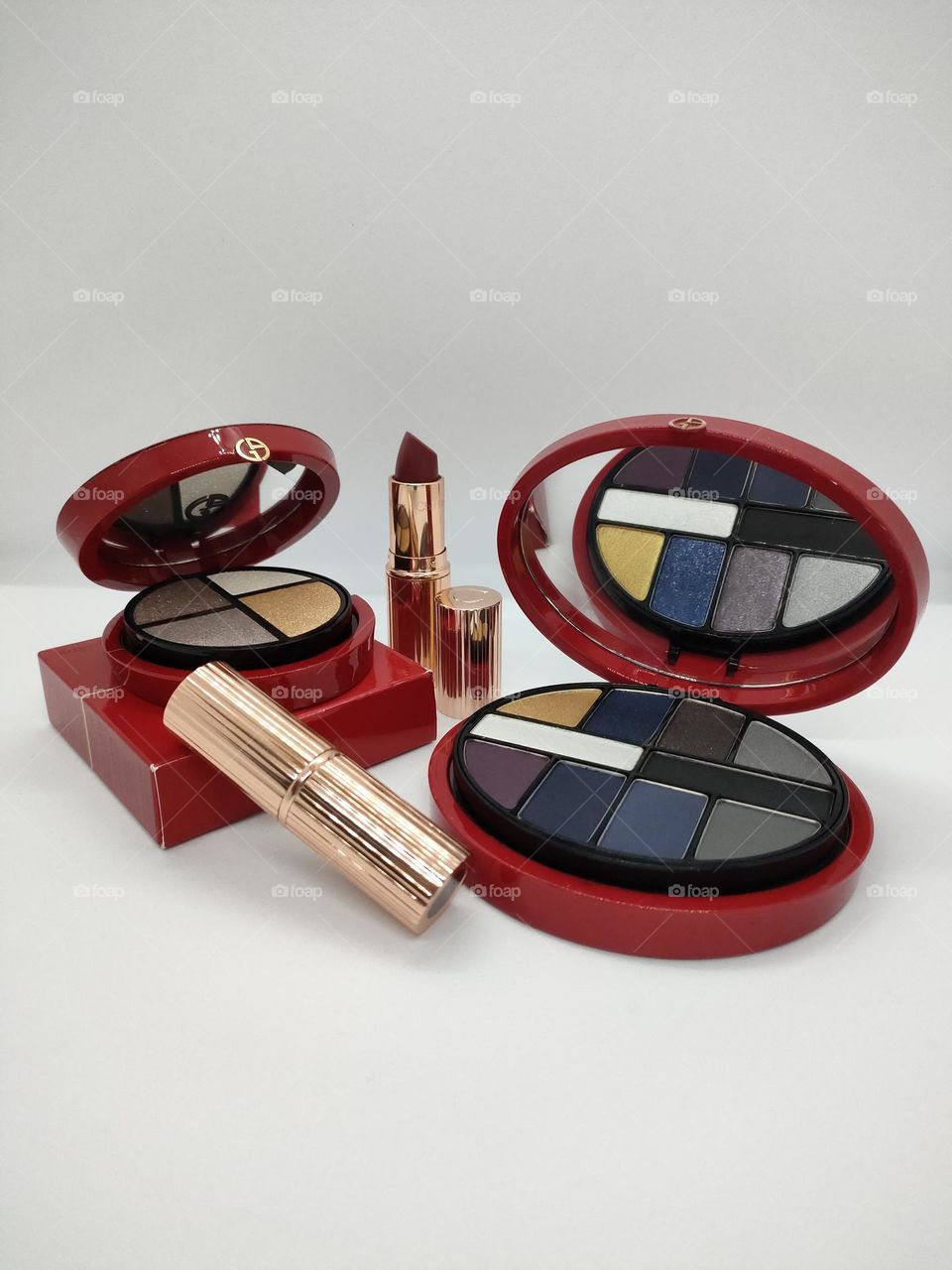 A little part of my Make-up collection ☺️ sometimes i just want to look at them without using 🙈