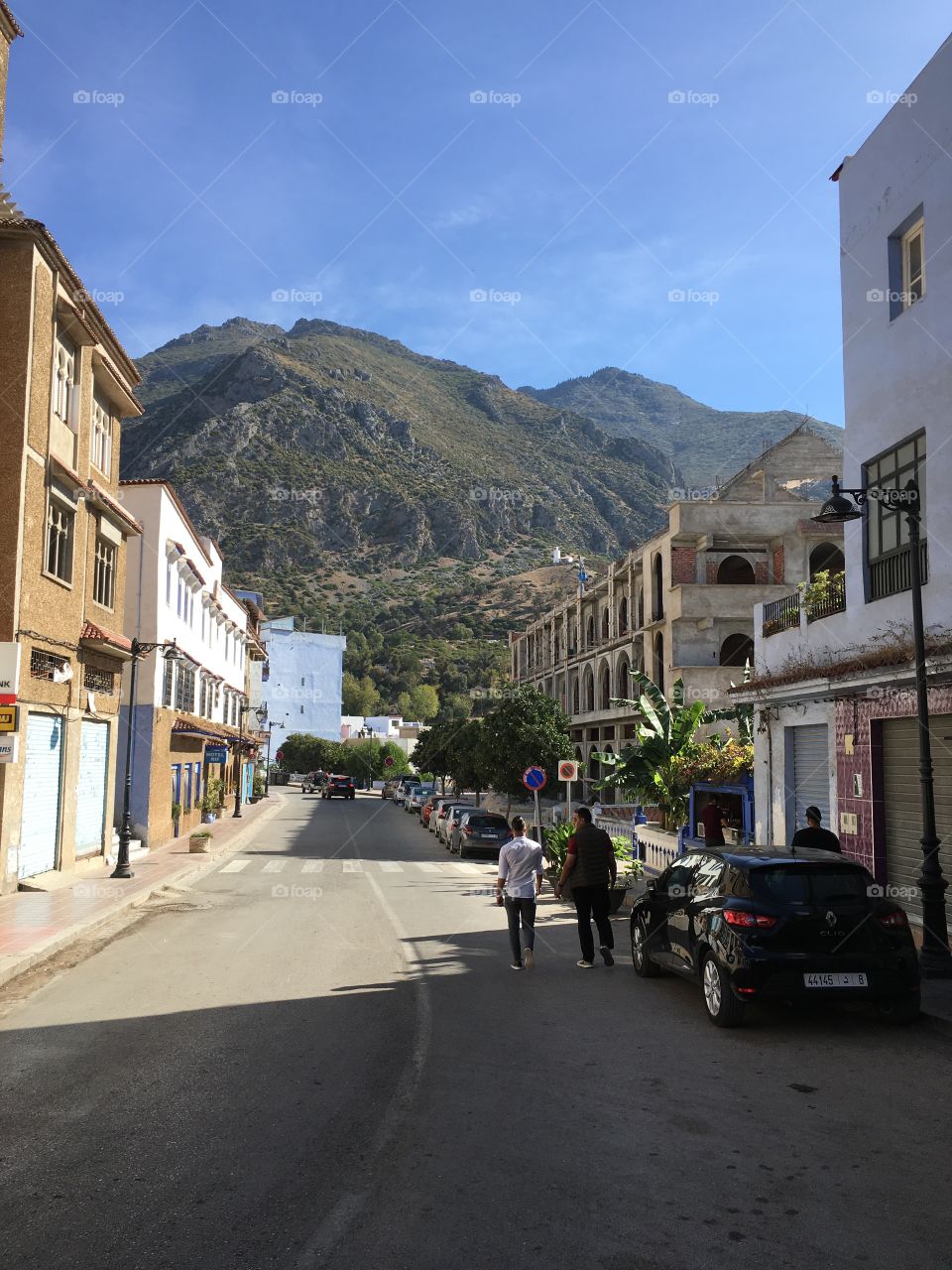 Street take you to the mountain 