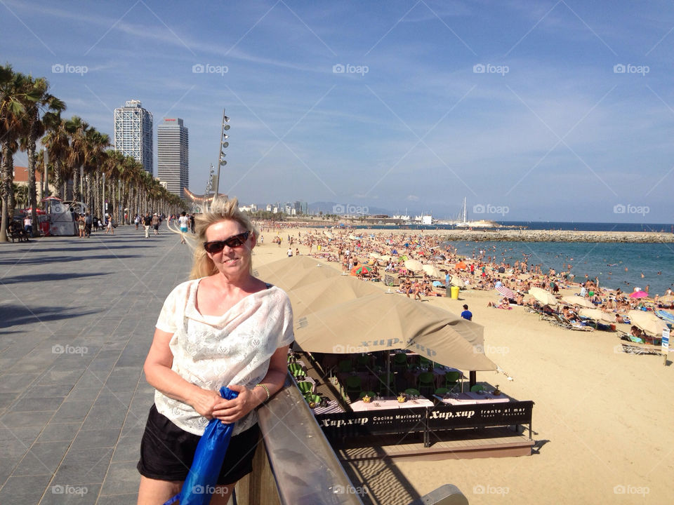 barcelona spain strandpromenad.. by ingimar_lykke_malmquist_json