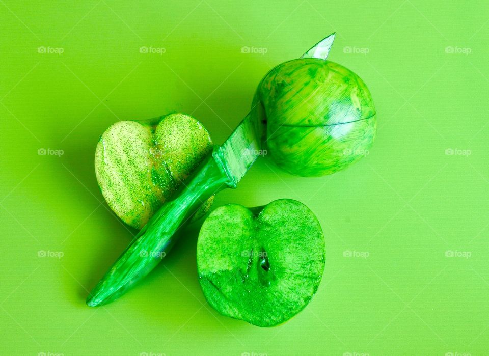 Three green apples 