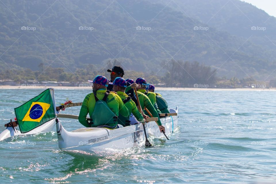 equipe de canoagem brasileira em evento.