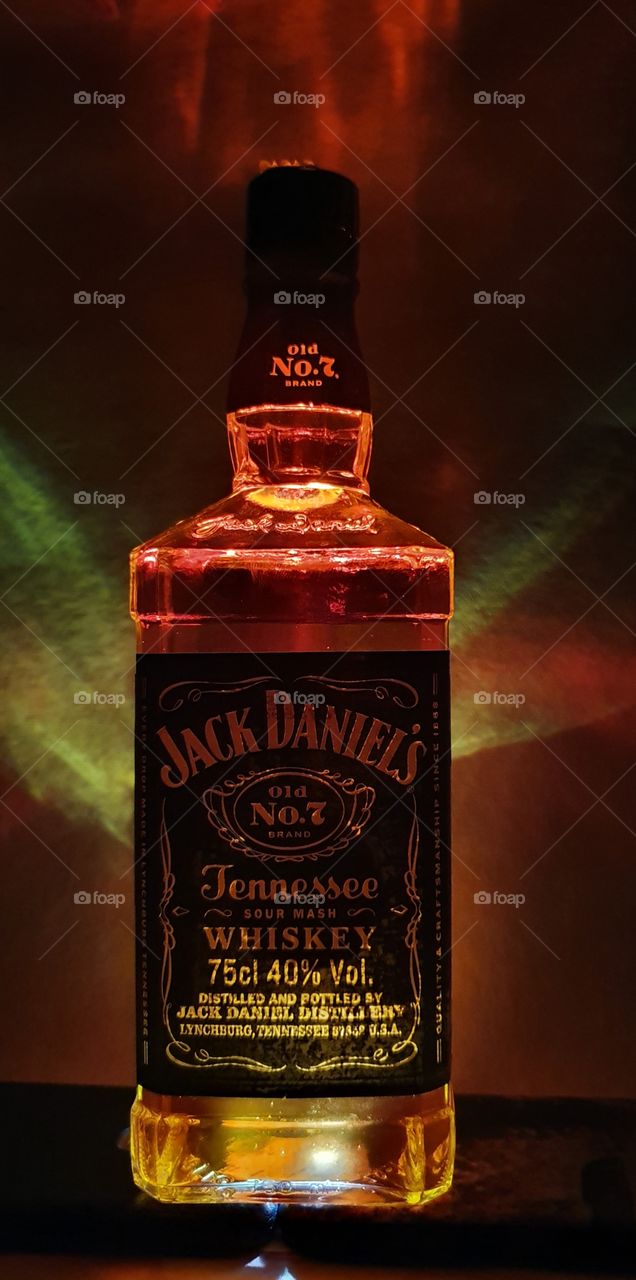 ##mobileclick #mobilephotography #s10plus #samsungs10plus #light #bottle #bottlephotography #jackdaniels #glass #whiskey #liquor #scotch