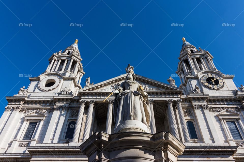 Front of St Paul’s Cathedral with Queen and statue in the foreground