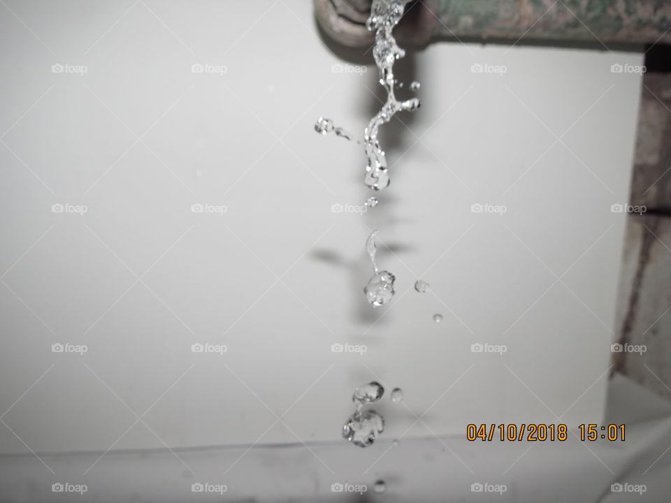 water falls off the tap
