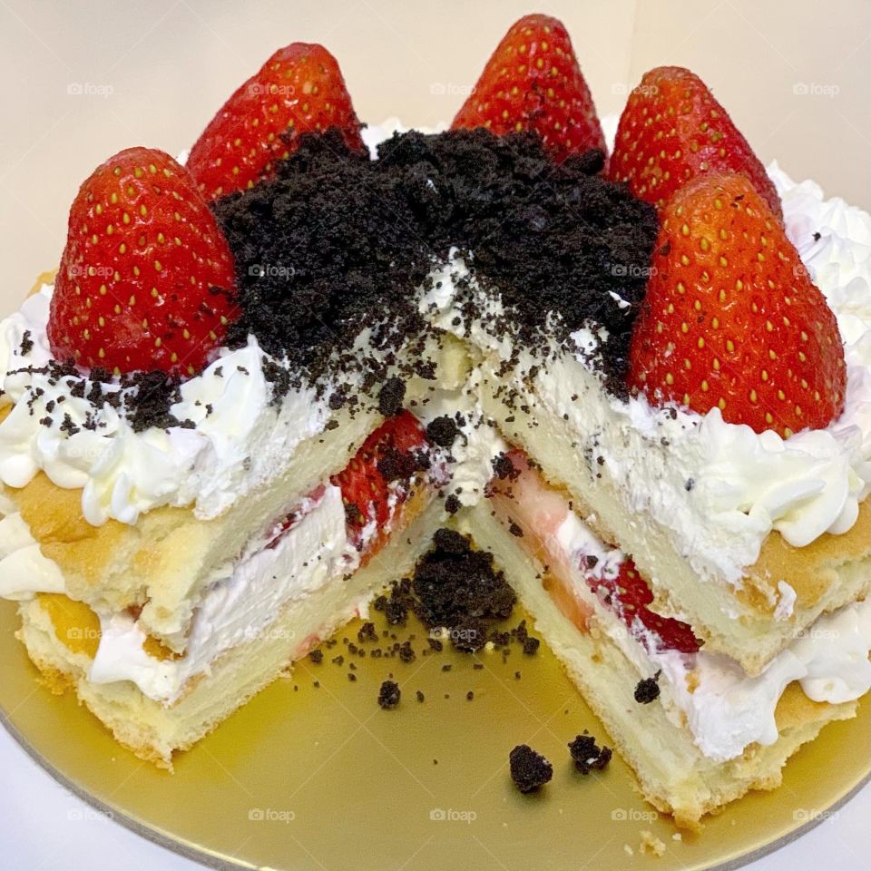 6 inch 2 layered Strawberry shortcake that looks fresh and delicious and cut up 