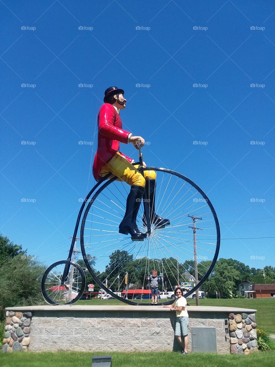 Giant Bicyclist Statue Attraction