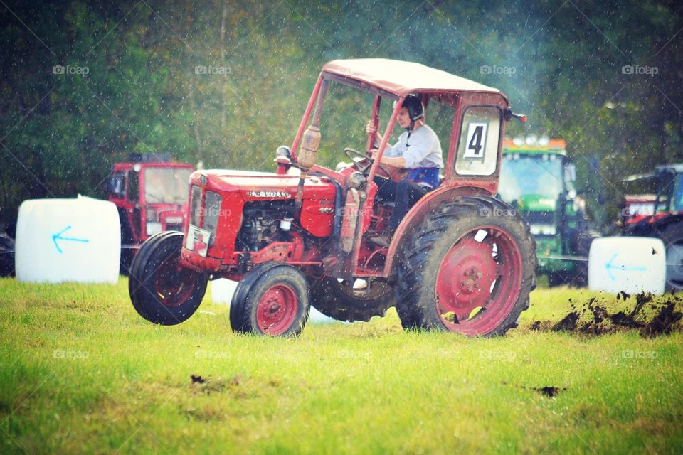 Tractor race