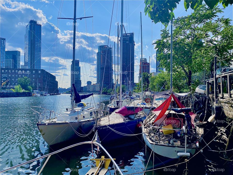 „Newtown Creek“ by the „Pulaski Bridge“ in LIC, Queens is best enjoyed and admired from aboard one of the many boats that are here. The views can go as far as „Manhattan“. 2023. Hypnotic Productions