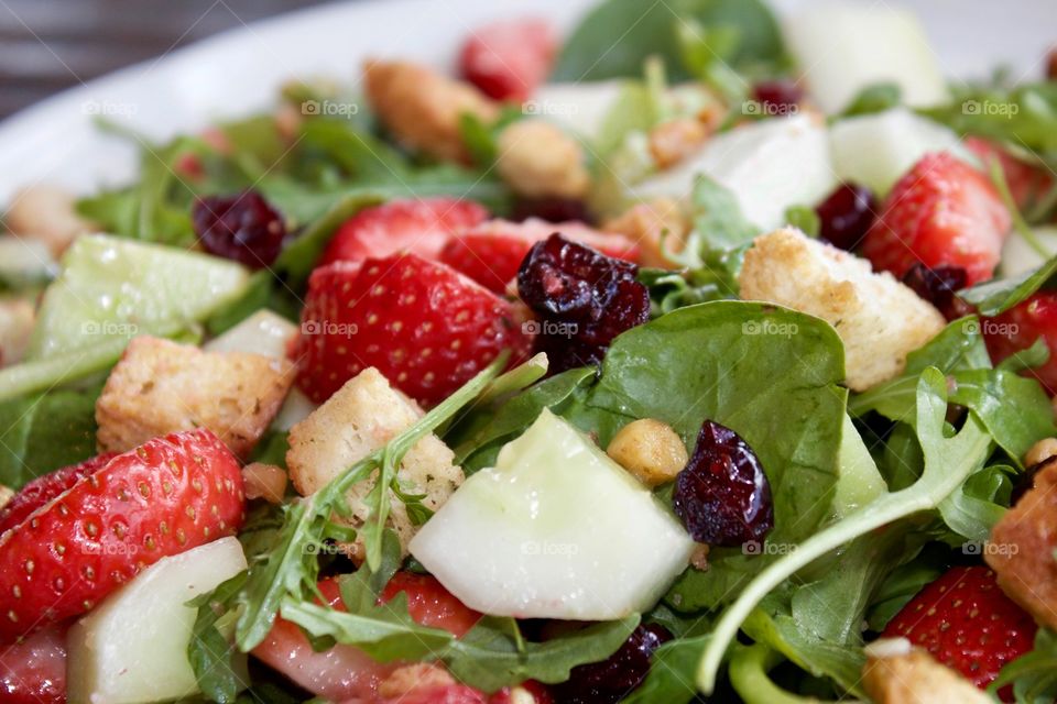 Green salad with strawberries