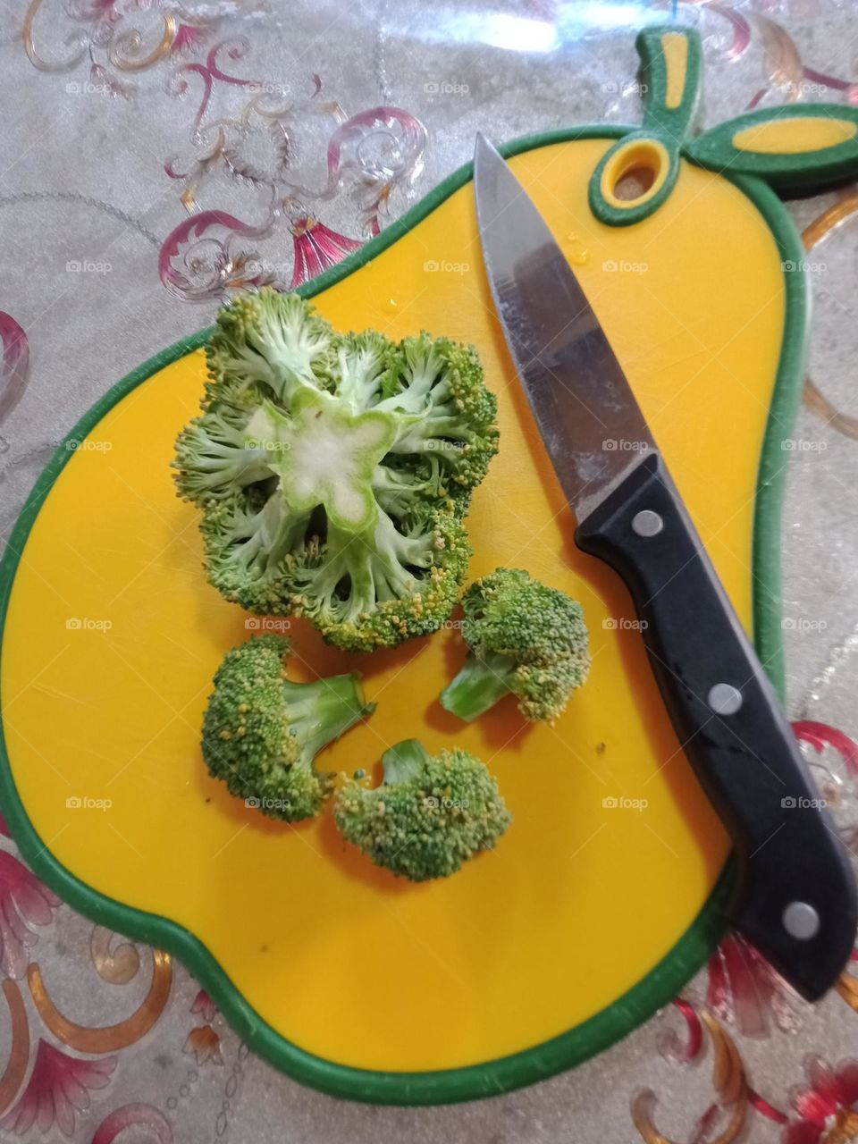 Yellow color is associated with sun, symbolizes optimism, energy, intellect, joy, happiness and friendship.It is also strongly associated with food.