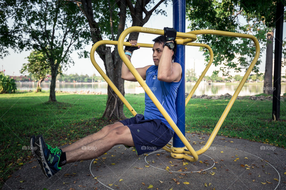 Man workout in the park 