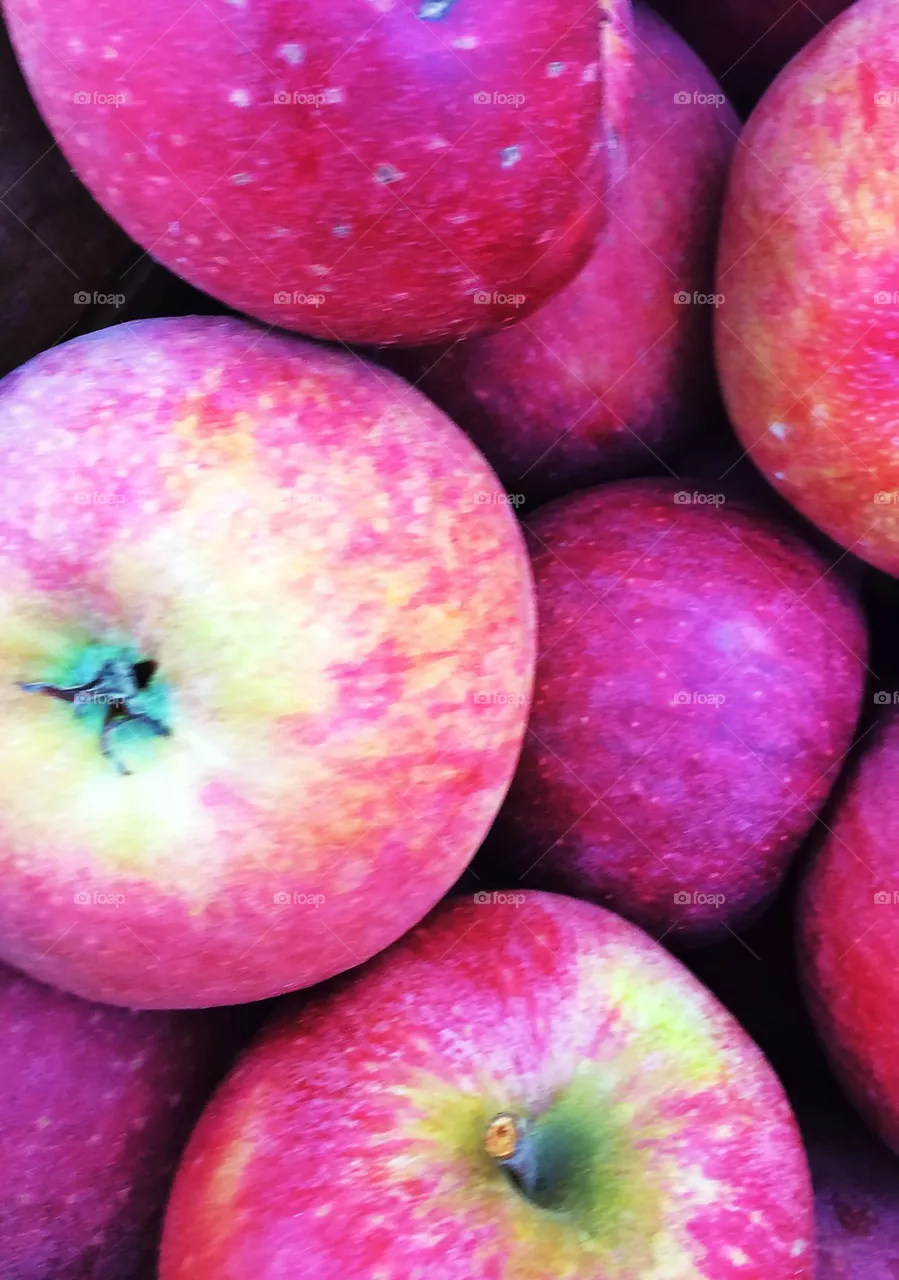 Apples 