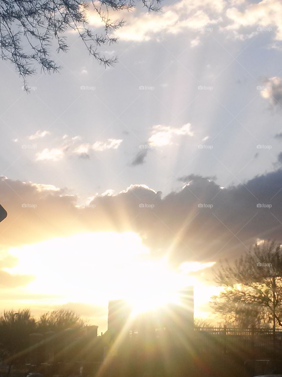 The Big Huge Sun 
Shining bright an Arizona night 
Capturing  Gleaming Rays 
From the Big Huge Sun 
To this i must say 
I was at the right time , to see and 
take a picture of this Big
Huge Sun , with Gleaming Rays