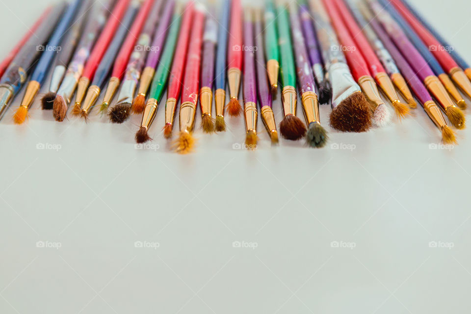 Arrangement of paint brushes