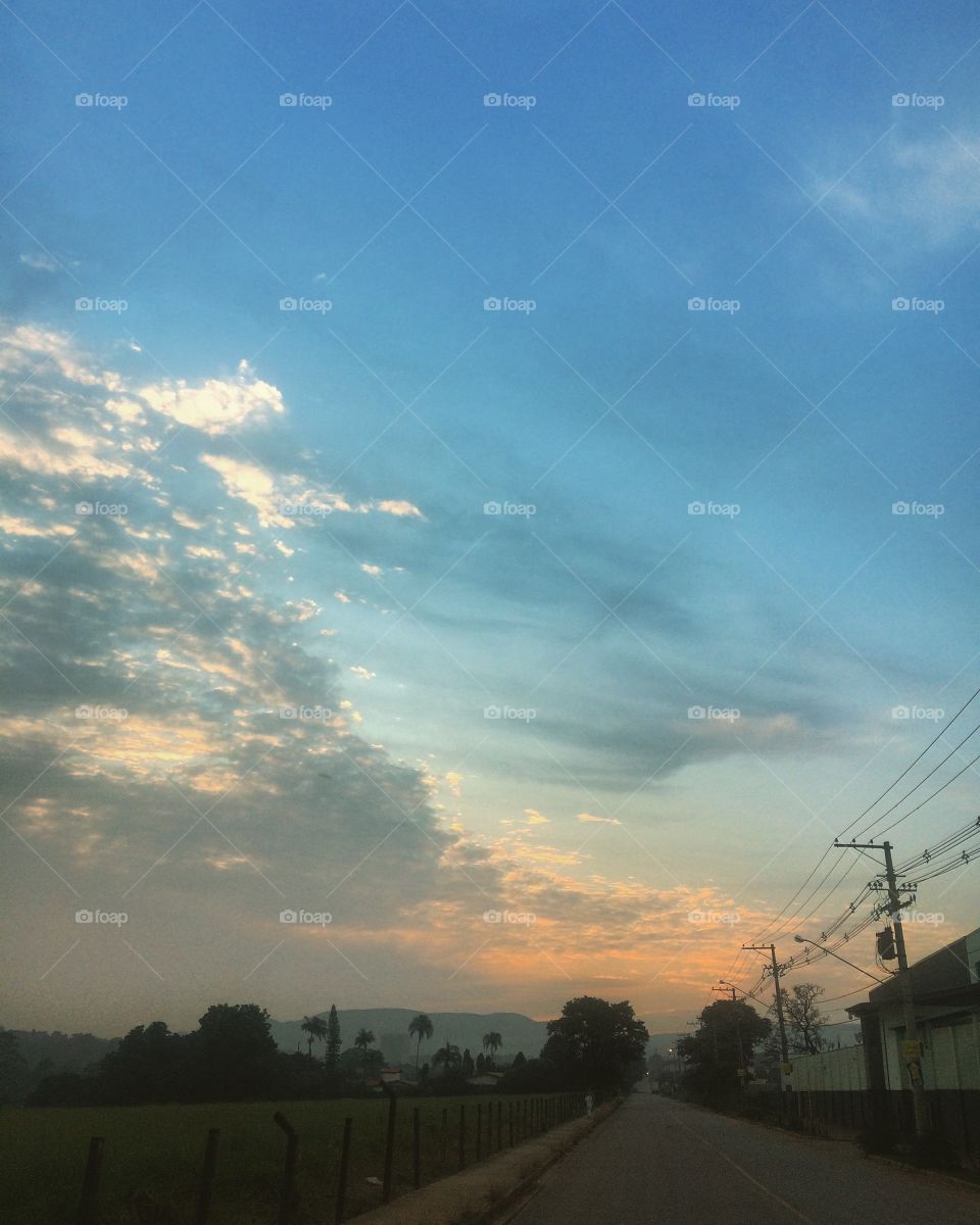 🌅Desperte, Jundiaí. 
Que a jornada diária possa valer a pena!
🍃
#sol #sun #sky #céu #photo #nature #morning #alvorada #natureza #horizonte #fotografia #pictureoftheday #paisagem #inspiração #amanhecer #mobgraphy #mobgrafia #Jundiaí #AmoJundiaí