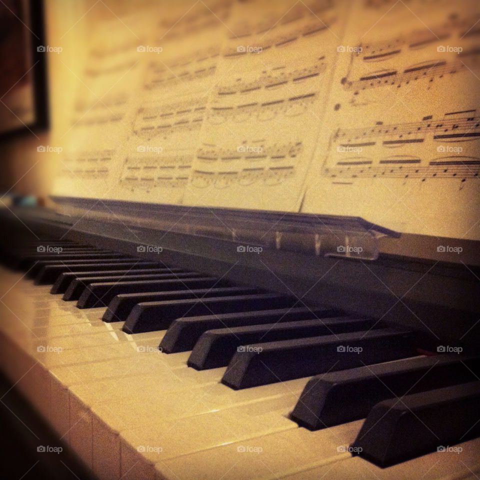 music piano keyboard by sarrem