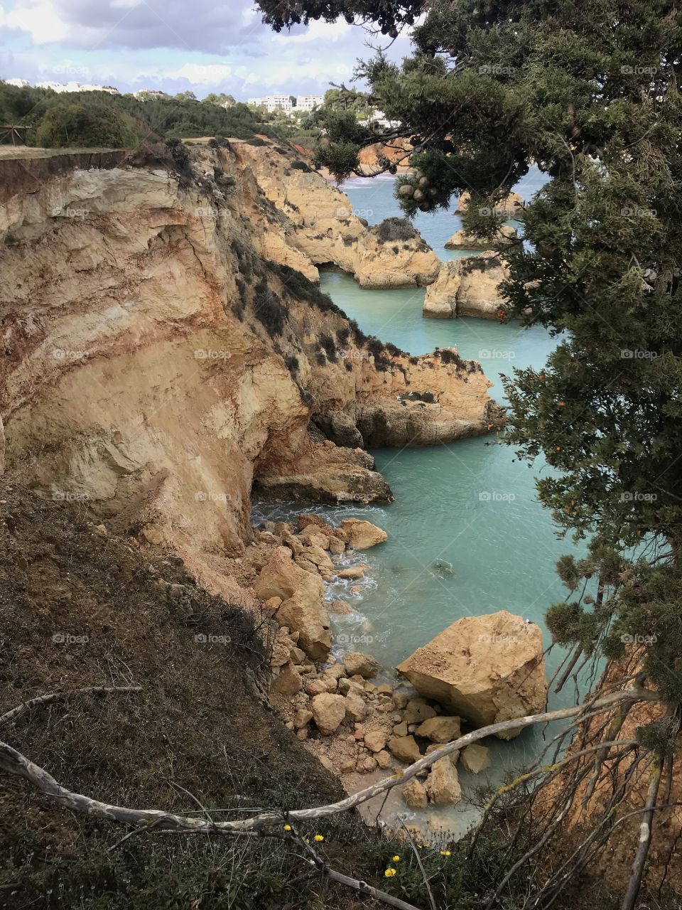 Hidden spots overlooking the beach