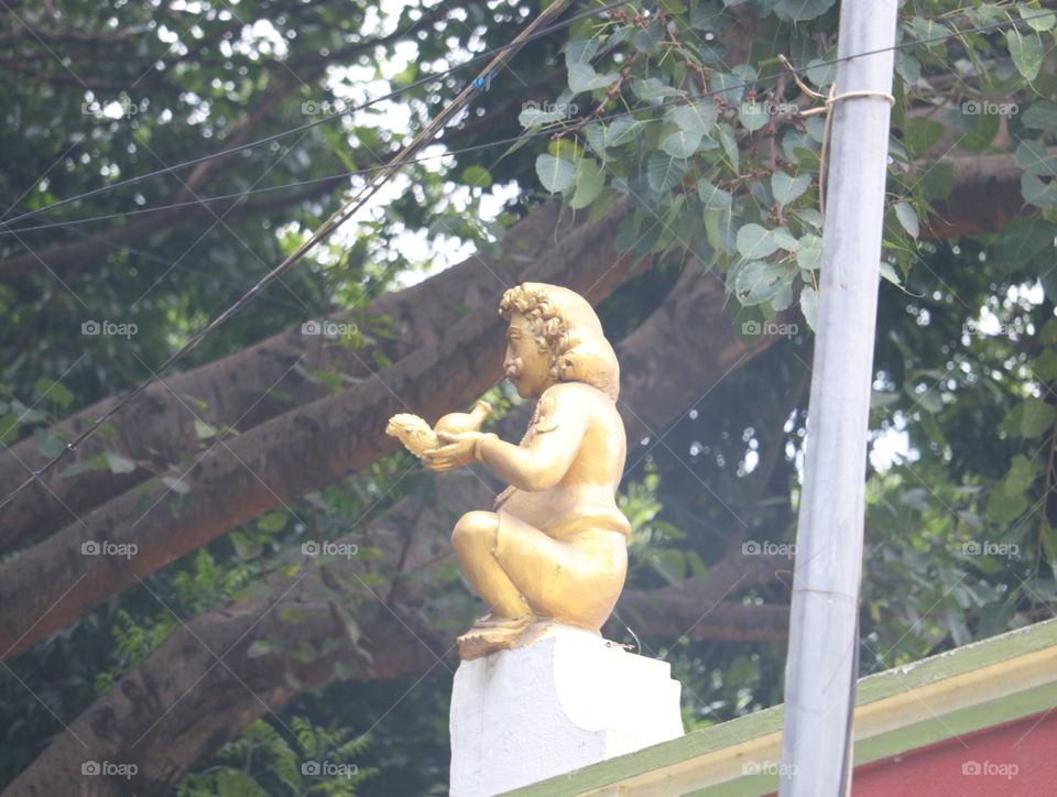statue