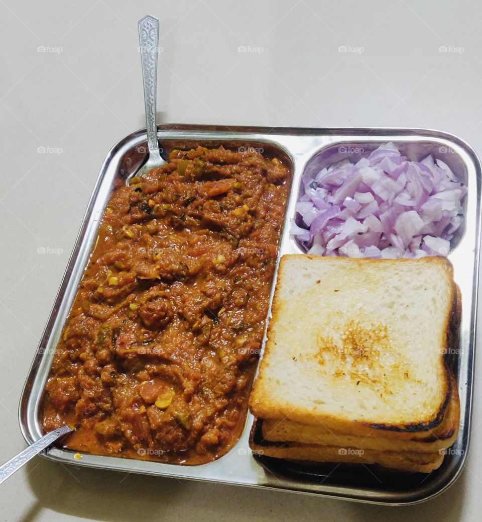 Indian bhaji paw dish 