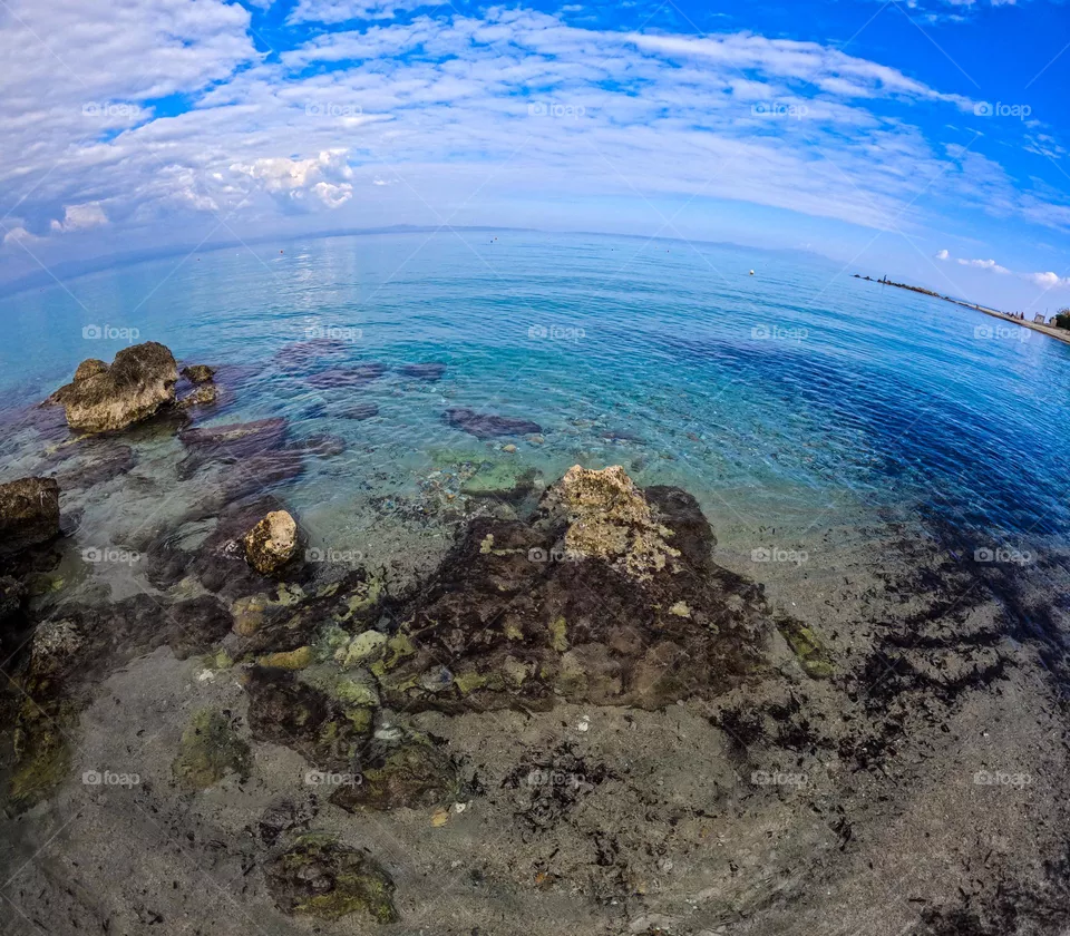 This fascinating picture represents the wonderful and blue sea that stretches to the horizon.