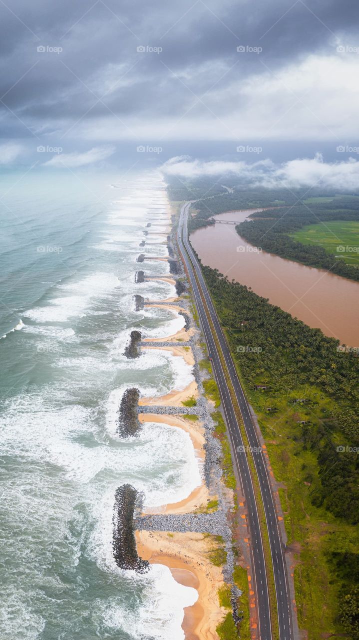 Can you imagine morning walk on this road.
