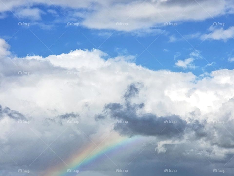 Cloud's letting out a beautiful rainbow🌈