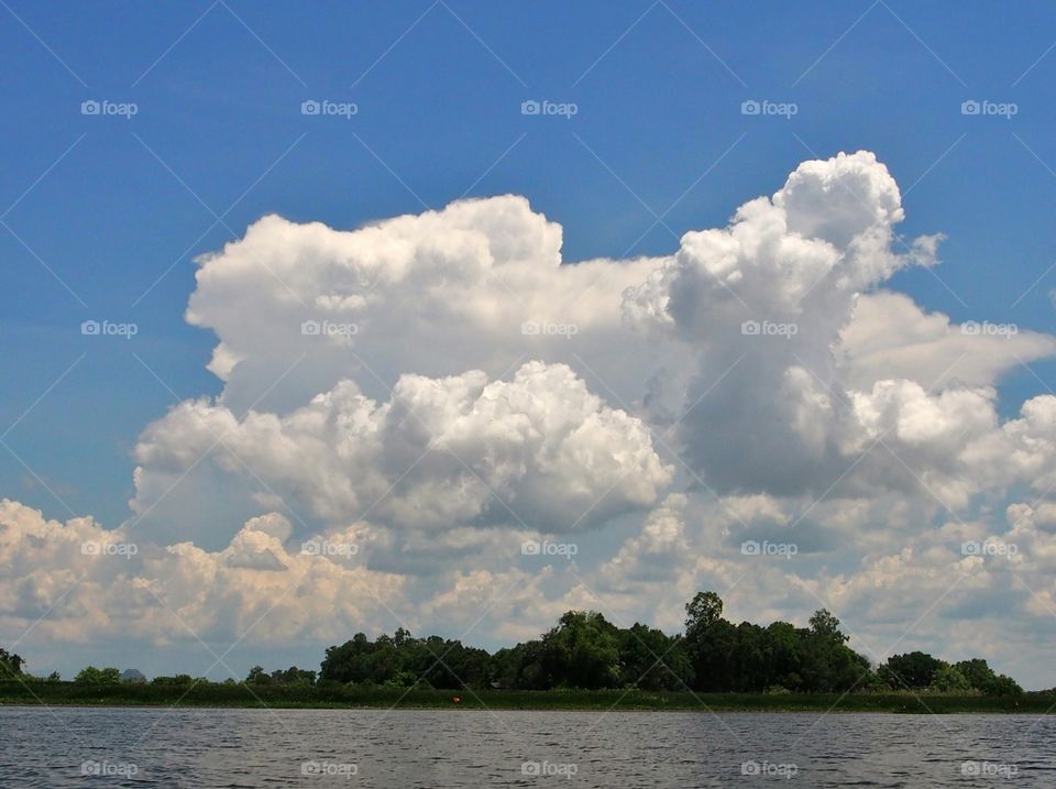 Cloud in blue sky in the sunny day