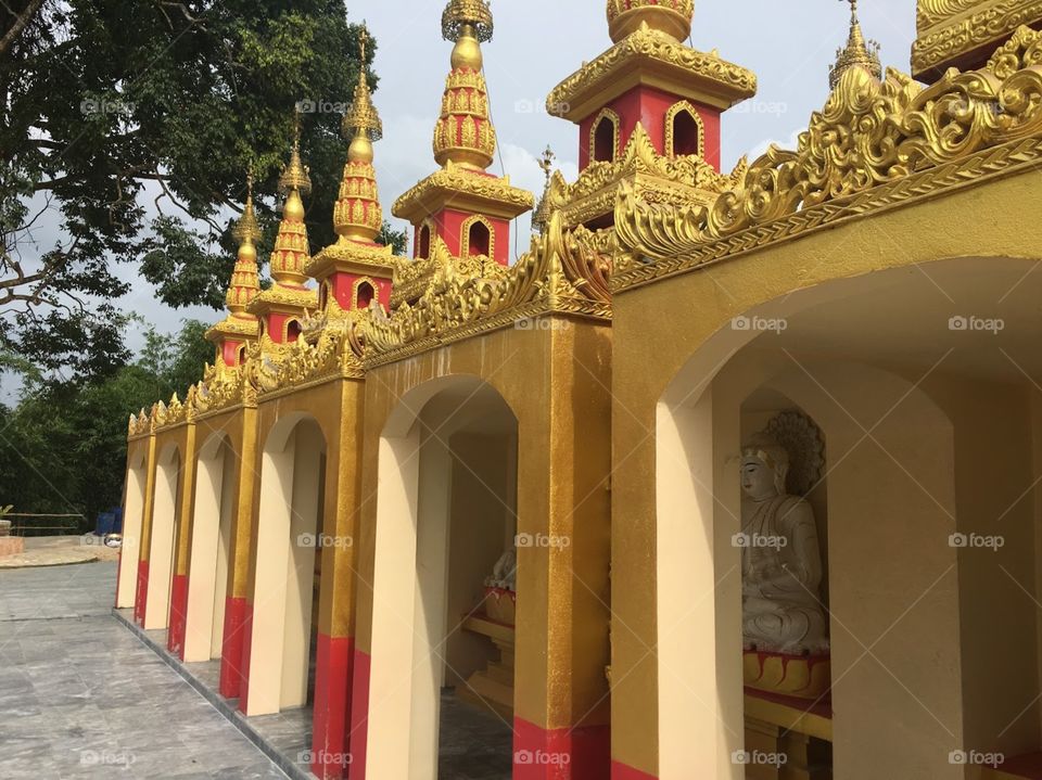 Burmese styles temple in Thailand, it specific trails are the gold and red paint and the unique tips on the top of the temples.