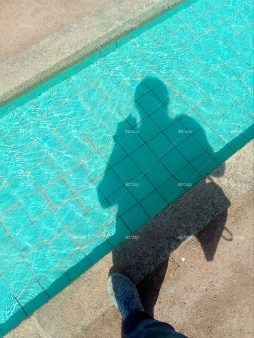 sombra en el agua