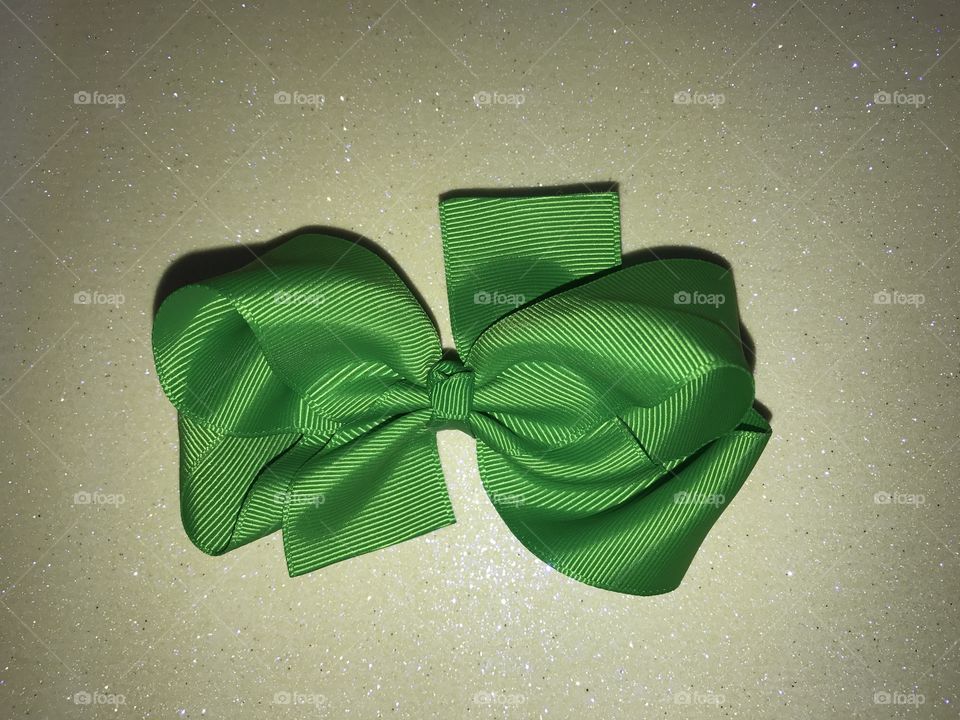 Green hair bow