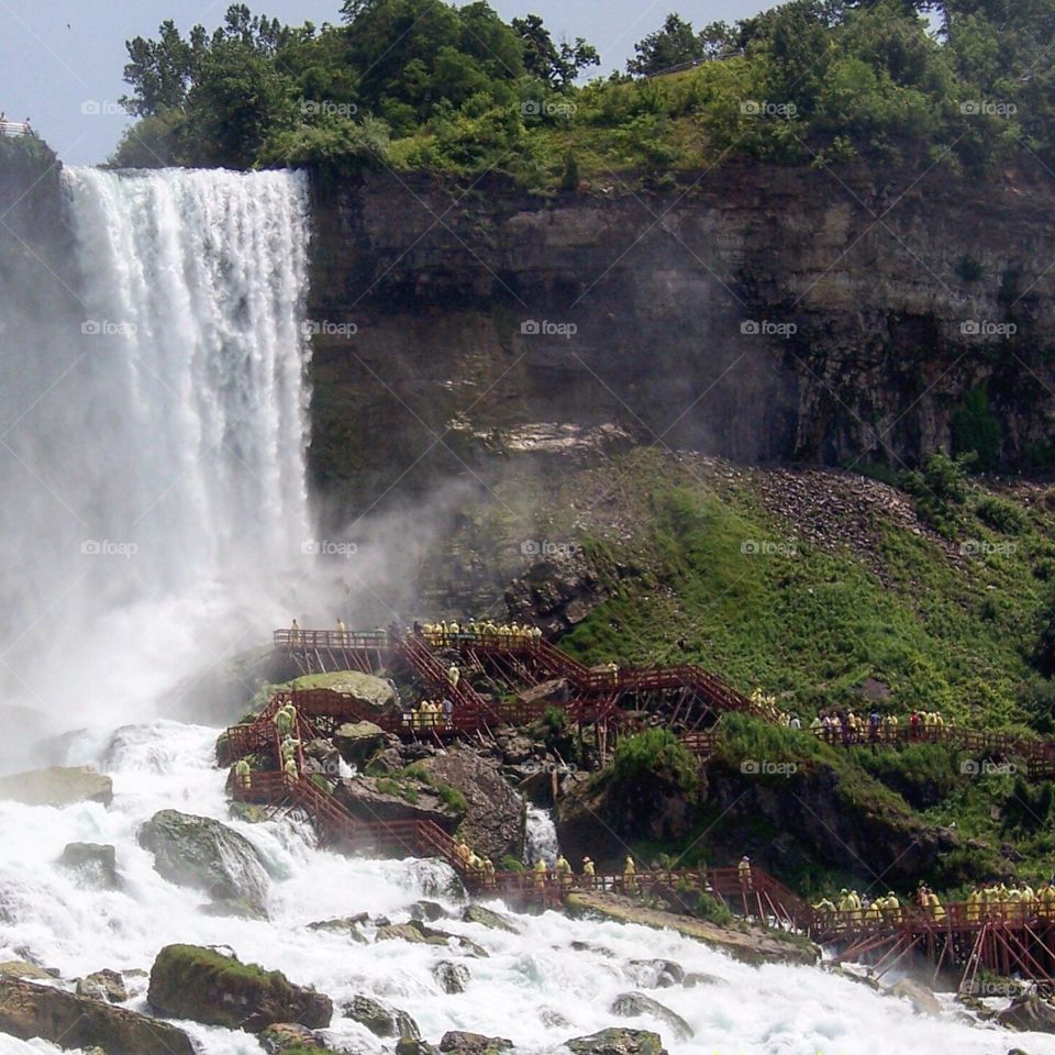 Bridal Veil Falls is the smallest of the 3 waterfalls that make up Niagara Falls. 