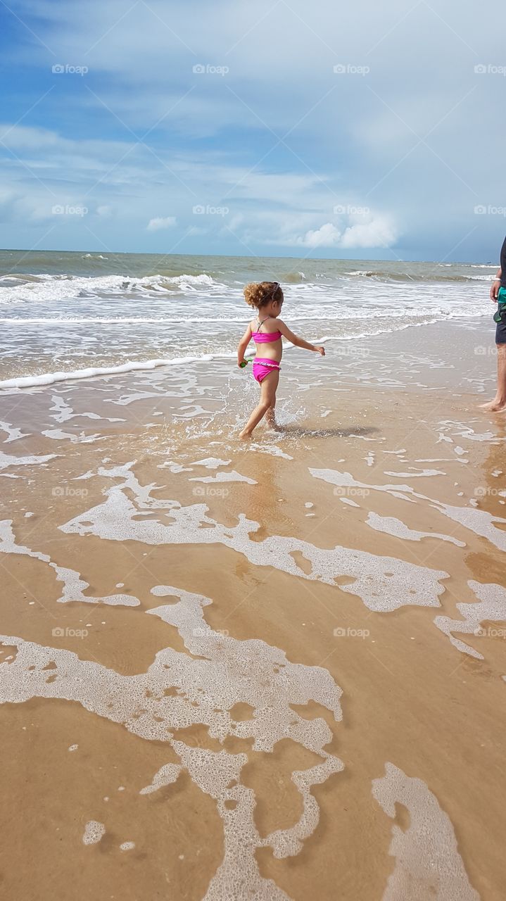 girl, beach, first steps.