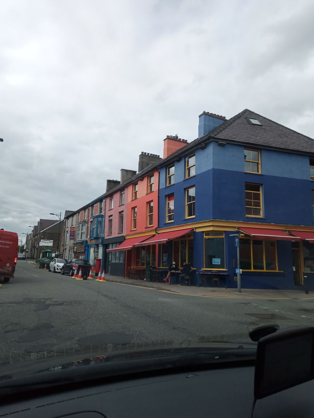 Colour houses 🏘