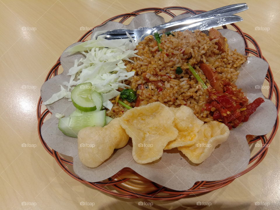 nasi goreng adalah makanan khas indonesia, nasi goreng is indonesian food