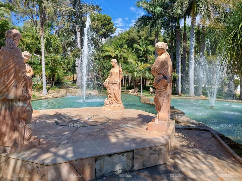 fuente con chorros de agua