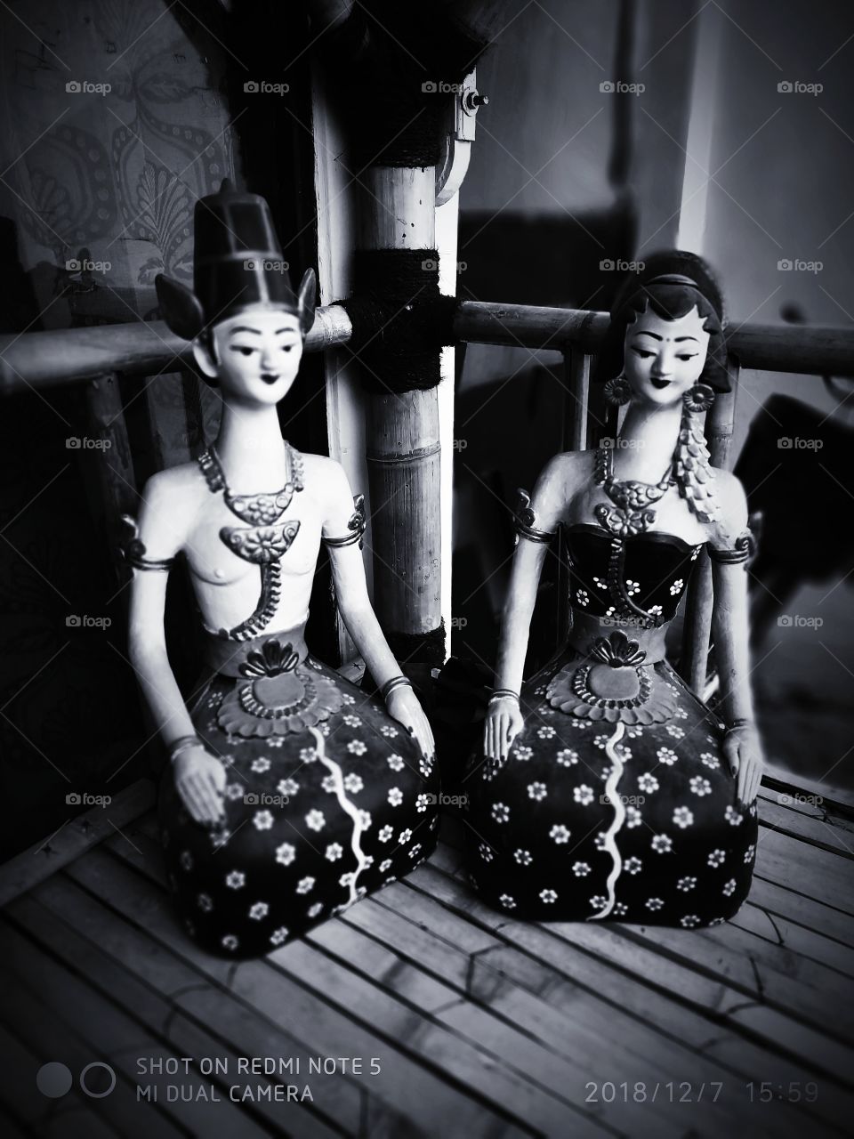 statue of traditional Javanese traditional clothing